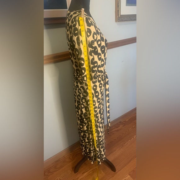 Jones New York Signature Black and Tan Print true
Wraparound Dress size 14 - Picture 7 of 10